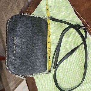 Michael Kors Cindy LG Dome Crossbody black (NWT)